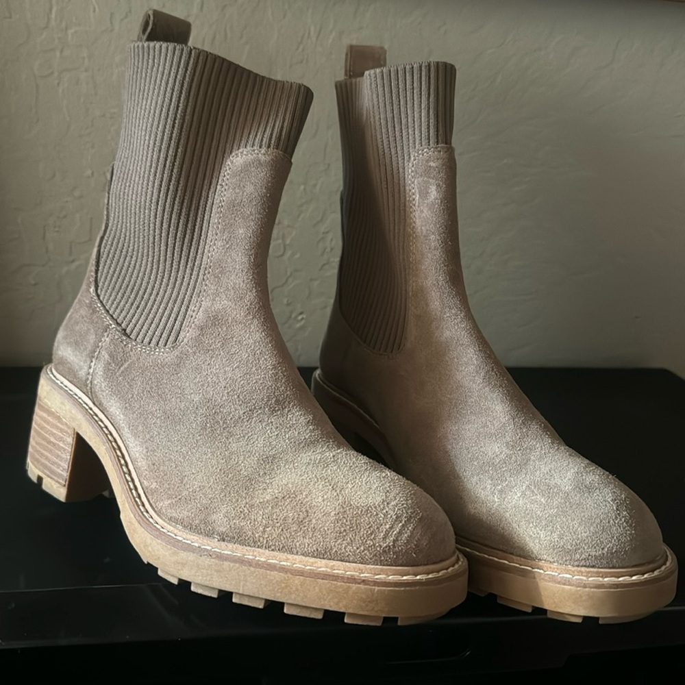 Beautiful, dark, beige, women’s size 7 boots